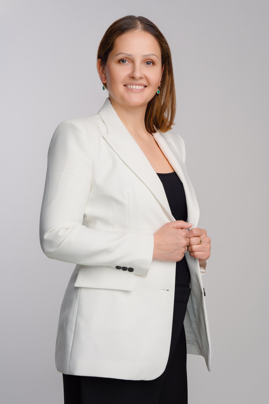 Monika Bulanowska w białej marynarce